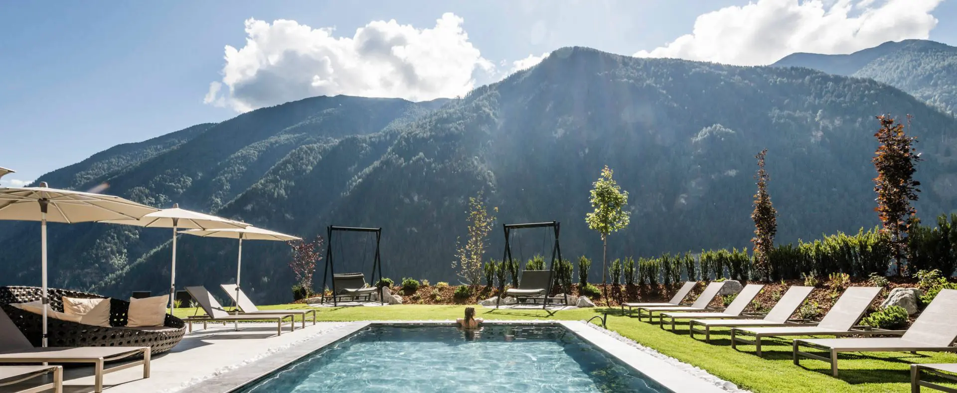 Pool, Liegen, Garten, Ausblick, Berge, Sonne, Sommer