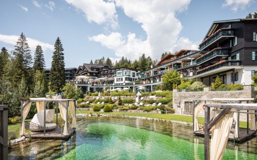 Alpin Resort Sacher Seefeld Tirol Aussenansicht Sommer