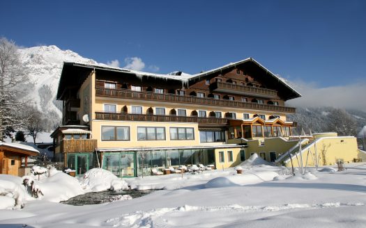 Aussenansicht Winter Hotel Berghof
