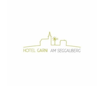 Hotel Garni am Seggauberg, Logo und Schrift, skizziertes Dorf