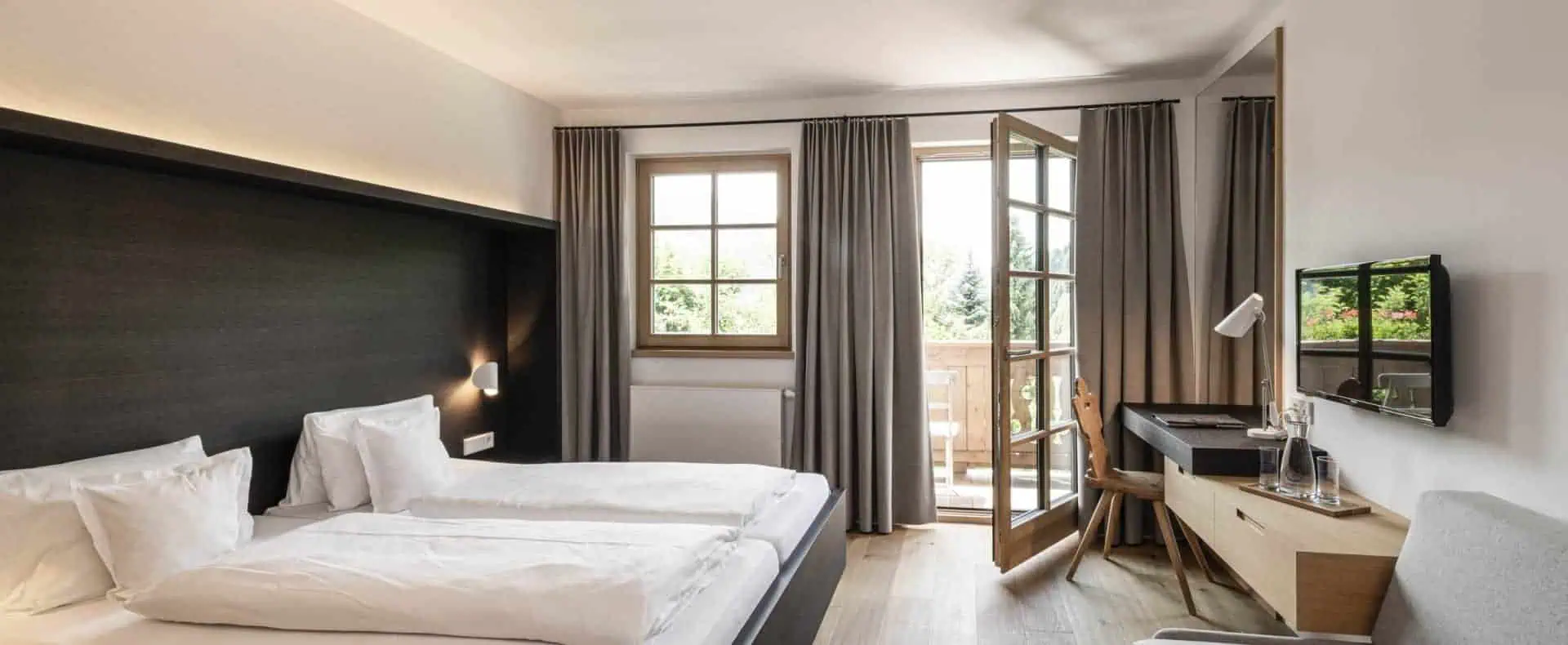 Hotel Strasserwirt für den Urlaub mit Hund in Osttirol / zertifiziert hundefreundliches Hotel / Zimmer mit Doppelbett