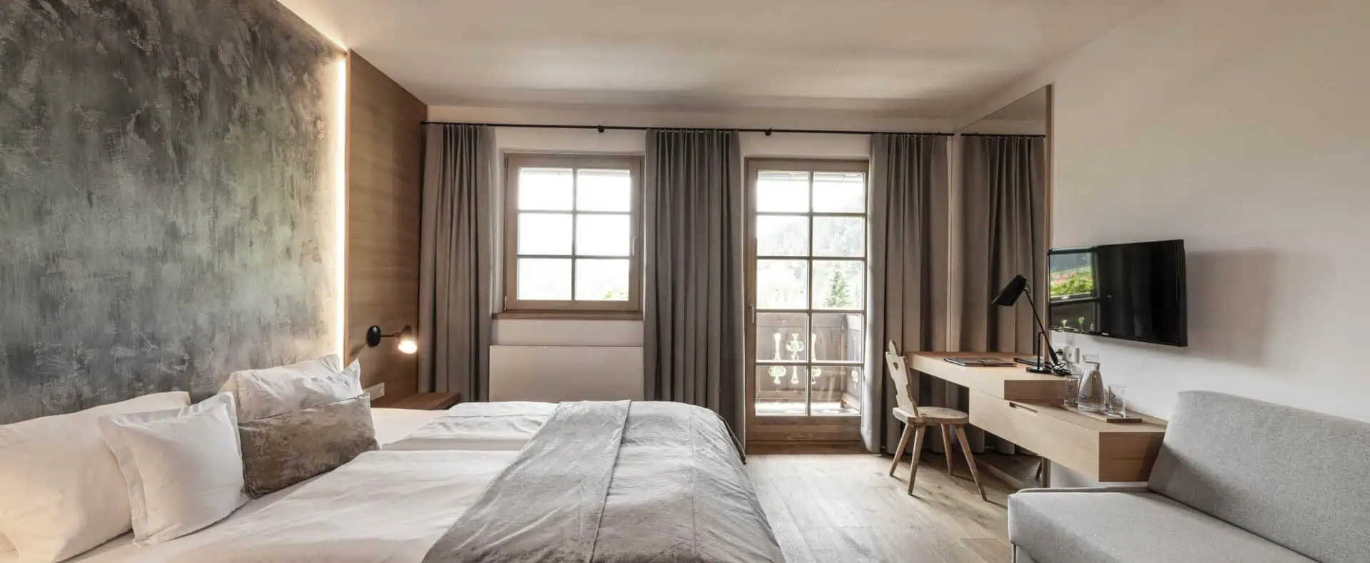 Hotel Strasserwirt für den Urlaub mit Hund in Osttirol / zertifiziert hundefreundliches Hotel / Zimmer mit Doppelbett
