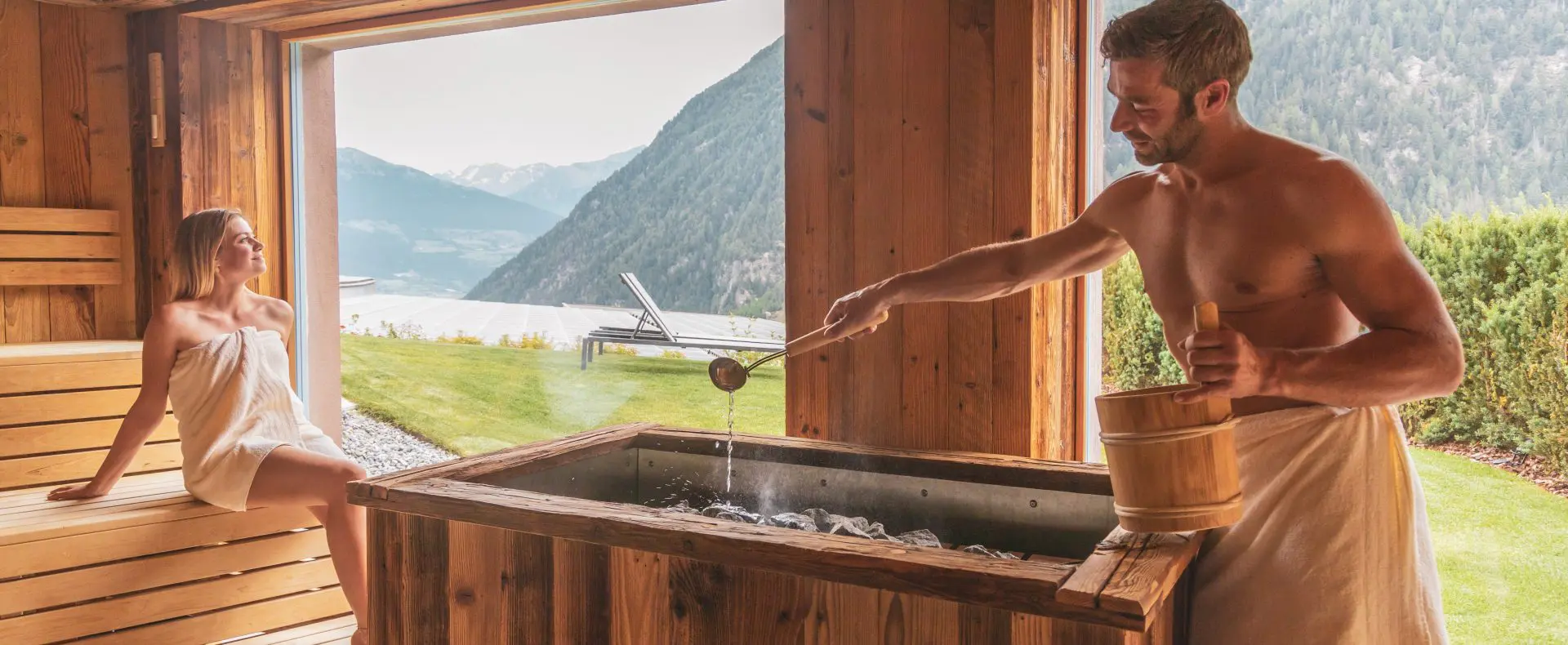 Pärchen in der Sauna, Aufguss, Hotel Tuberis, Wellnessurlaub mit Hund