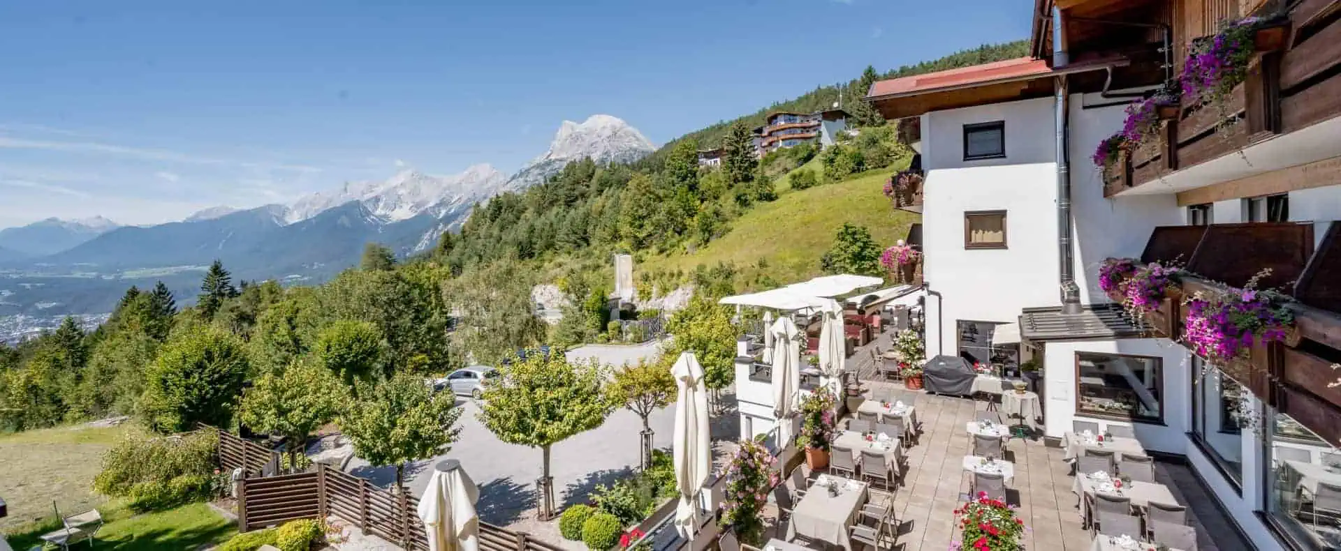 Aussenbereich Inntalerhof mit Terrasse