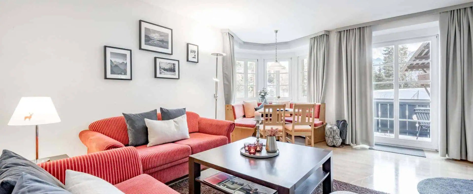 Sofaecke im Zimmer mit Balkon, Inntalerhof