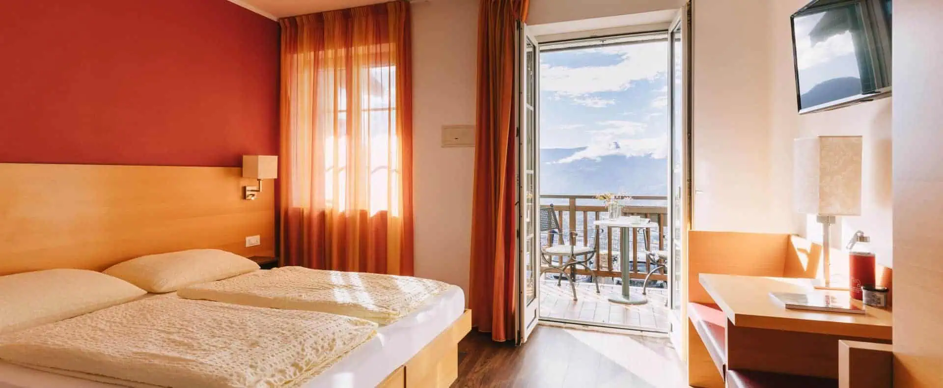 Doppelzimmer mit Balkon, Hundehotel Mair am Ort.
