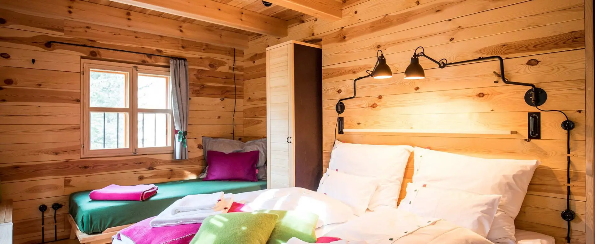 Urig, Zimmer, Doppelzimmer, Hollmann am Berg - Turracher Höhe, Bett, Holz