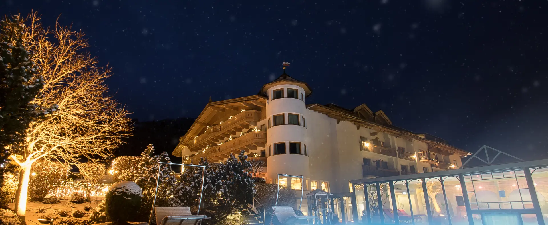Schwimmbad im Winter, Außenansicht Hotel, Hotel Magdalena, Winterurlaub mit Hund in Österreich