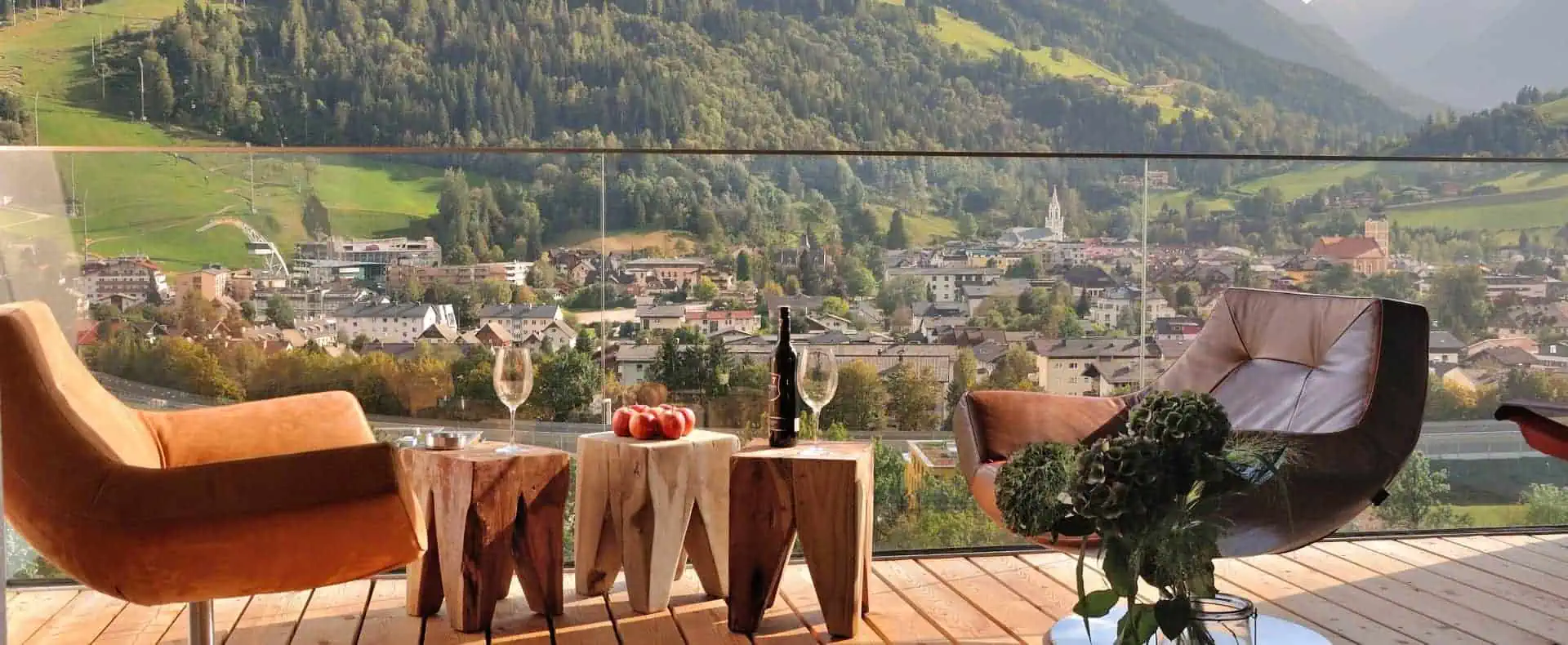 Terrasse mit Aussicht auf die Berge Sun Lodge Schladming