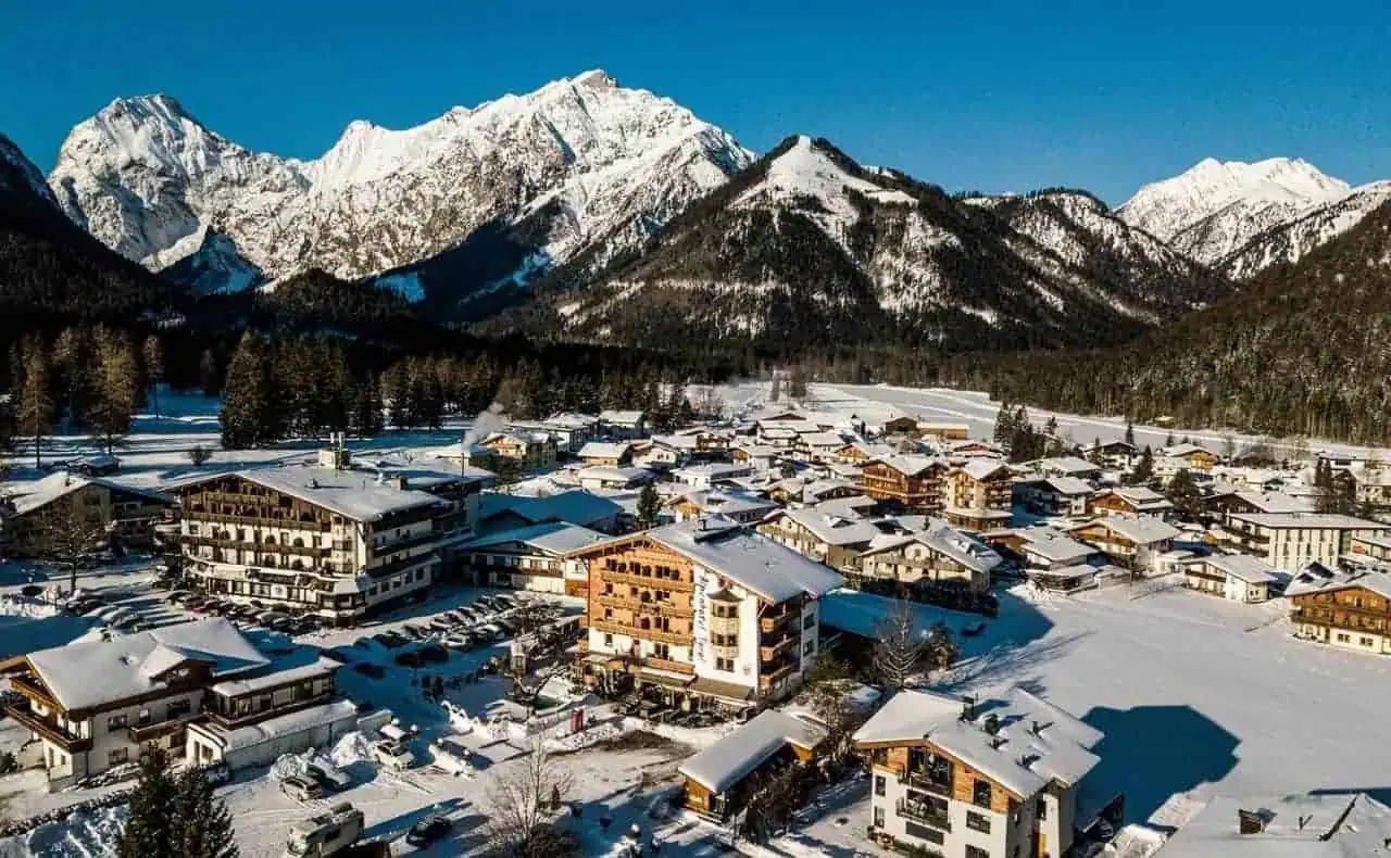 Alpenhotel Tyrol, Luftaufnahme Winter