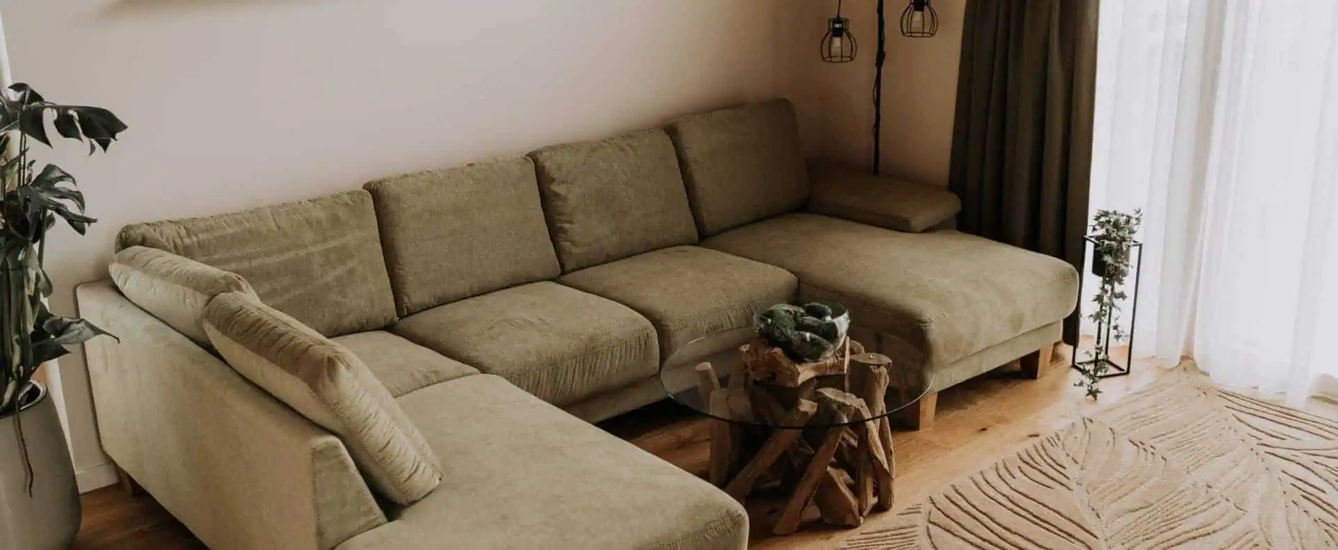 Wohnbereich mit Sofa, Ferienwohnung Wildnis im Waidlerland