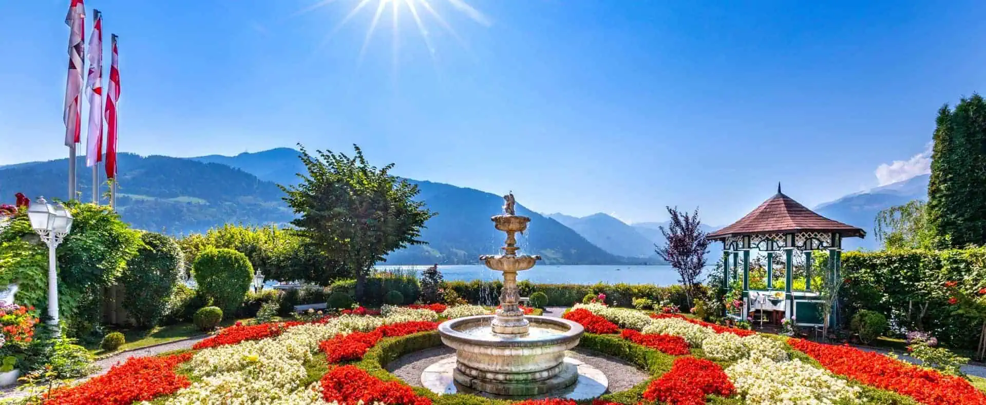 Pavillon mit Blumen, Brunnen