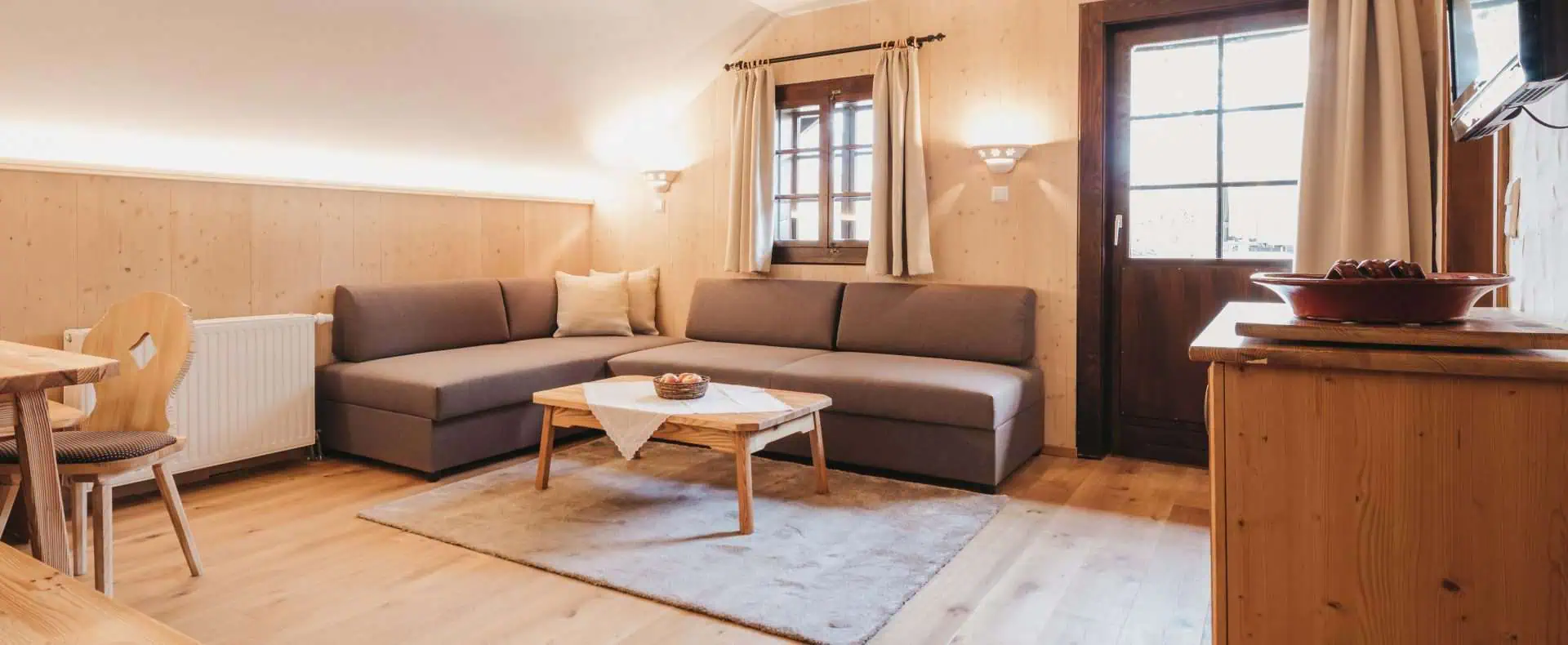 Apartment Felsenfest Wohnbereich im Hoteldorf Schönleitn. (c)Heldentheater