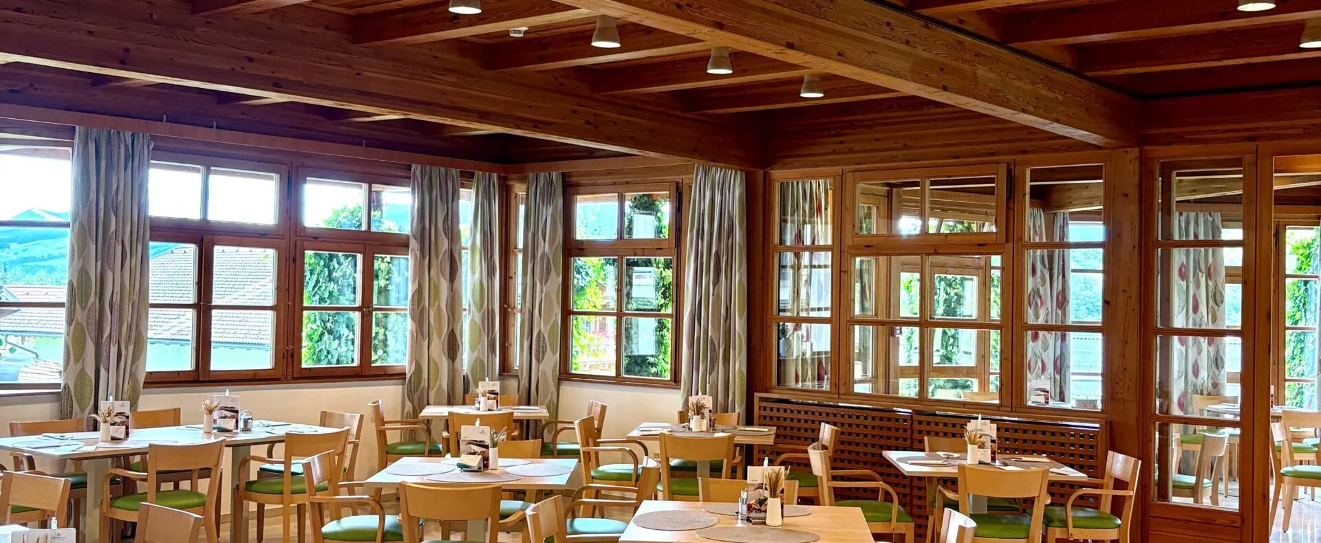 Urlaub mit Hund im Gesundheitsresort Optimamed St. Josef in Salzburg / zertifiziert hundefreundliches Hotel in Österreich
